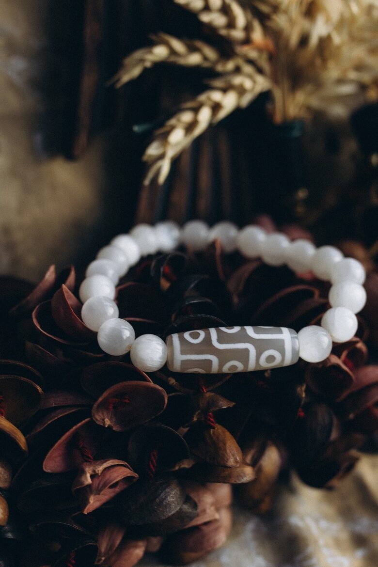 Tibetas 9 acu dzi pērles aproce