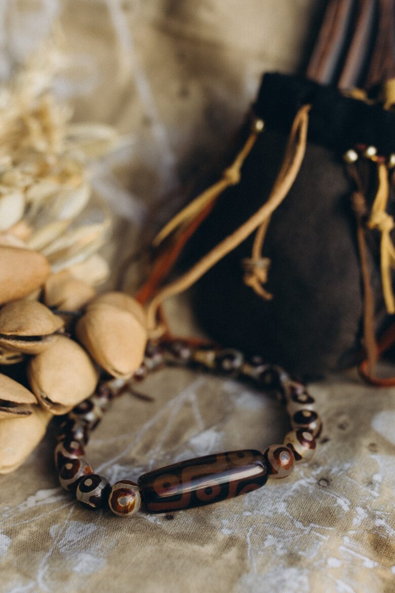 Tibetas 9 acu dzi pērles aproce