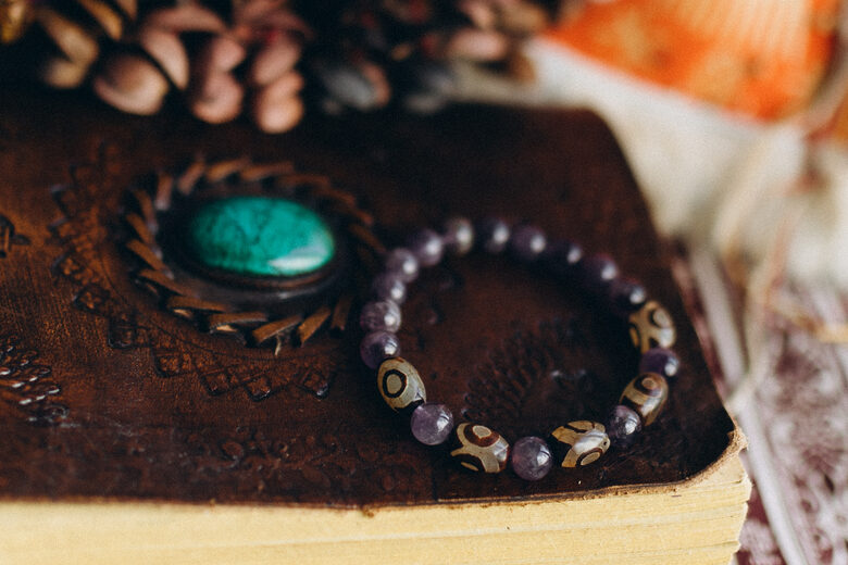 Tibetas dzi pērļu aproce (ar ametistu)