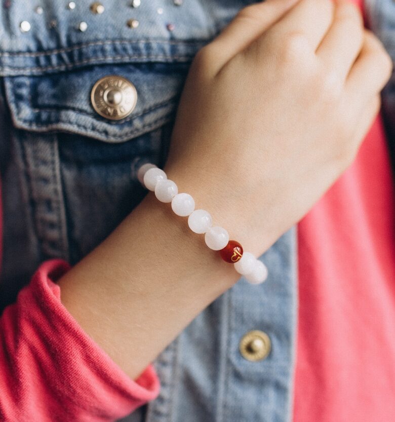 Selenīta aproce ar zodiaka zīmes pērlīti