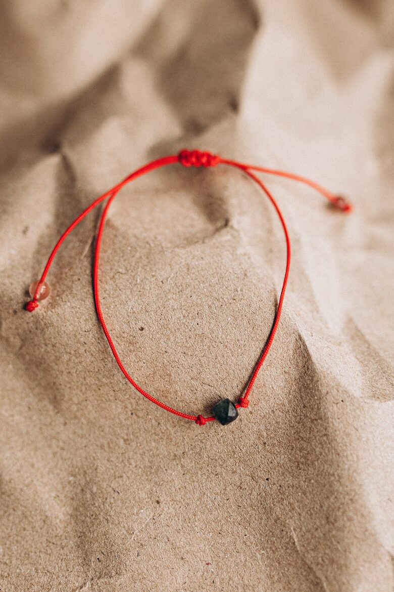 SARKANAIS DIEDZIŅŠ AIZSARDZĪBAI ar SMARAGDU