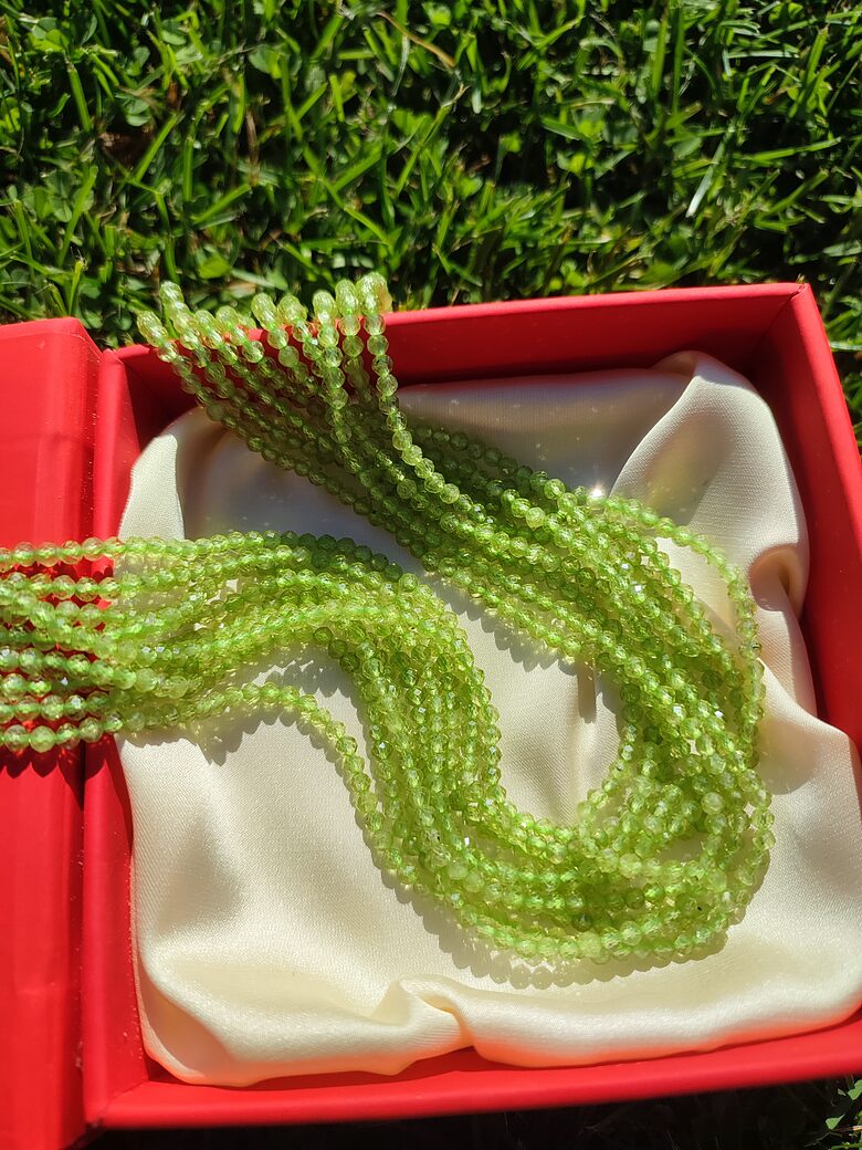 Peridota aproce (3 mm, rets)