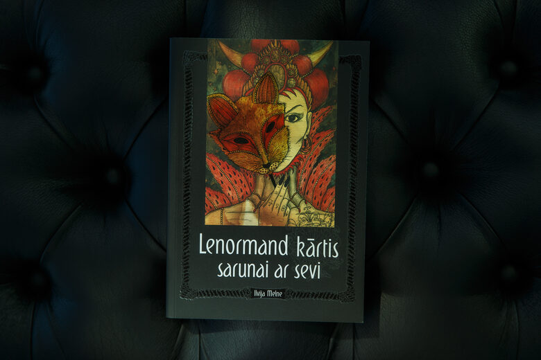 "Lenormand kārtis sarunai ar sevi" grāmata