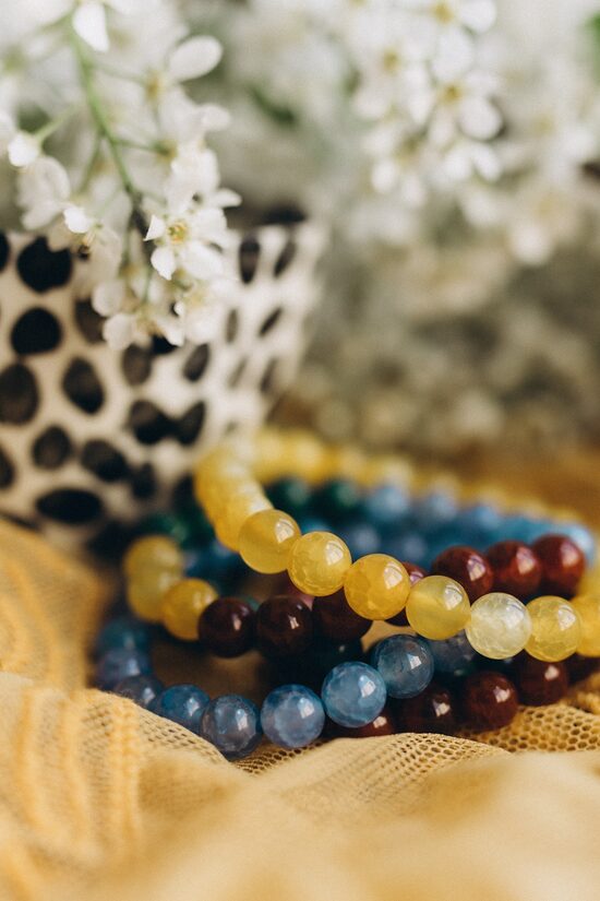 Krāsota kvarca aproce ar zodiaka zīmes pērlīti