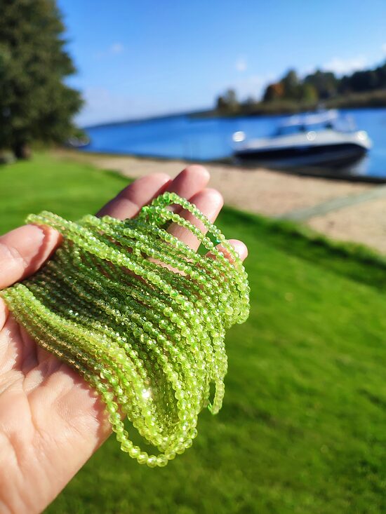 Sarkanais diedziņš KAZAS GADAM ar PERIDOTU