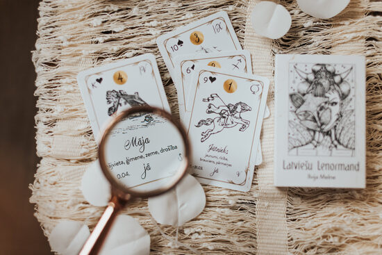 Latviešu Lenormand kārtis