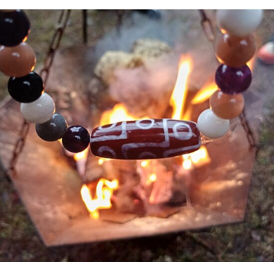 Tibetas 9 acu dzi pērles aproce (SARKANA)