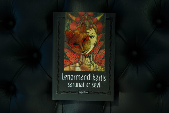 "Lenormand kārtis sarunai ar sevi" grāmata